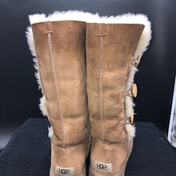 UGG Bailey 3 Button Boot - Picture 3 of 14